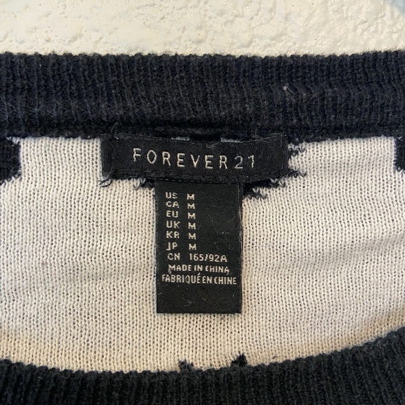 Geometric Pattern Sweater - Picture 3 of 3